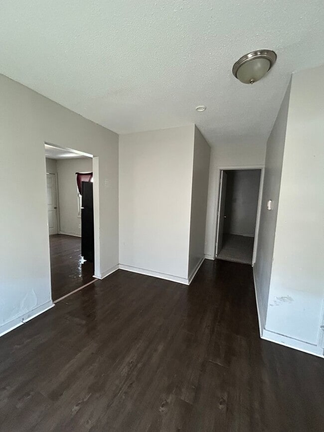 Building Photo - 3 bed 1 bath