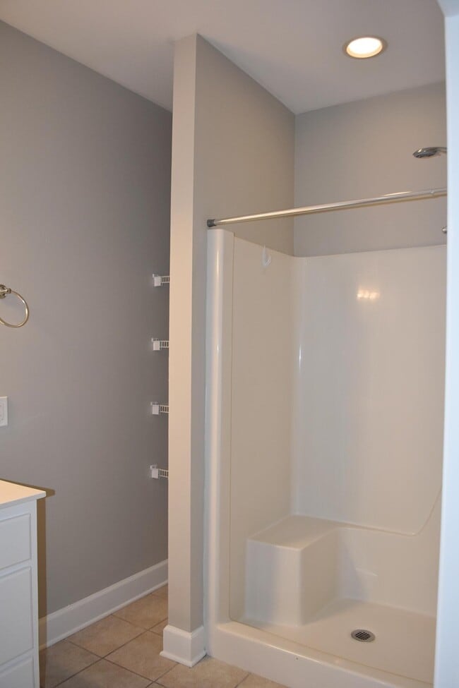 Building Photo - 26 Village Ln