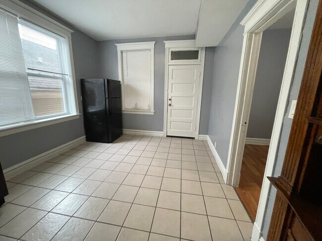 Building Photo - 2532 S Albany Ave