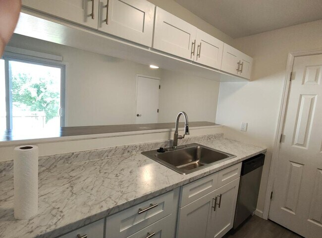 Building Photo - 3207 W Willow Knolls Dr