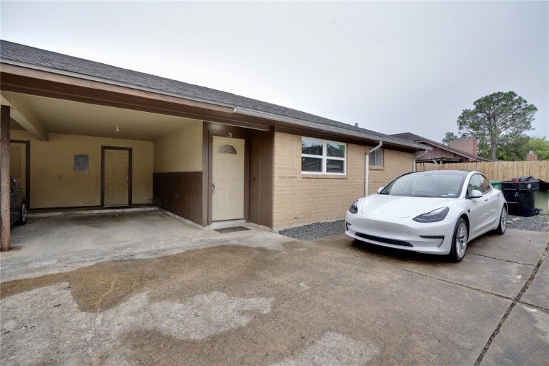 Building Photo - 10811 Sugar Hill Dr