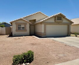 Building Photo - 3 Bedroom/2 Bath Single Level Home! NO HOA