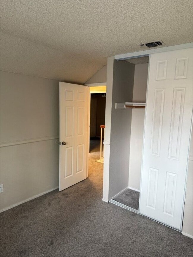 Building Photo - Updated 3 Bedroom 2.5 Bath 2 Story Condo Fairfield *Star Rentals