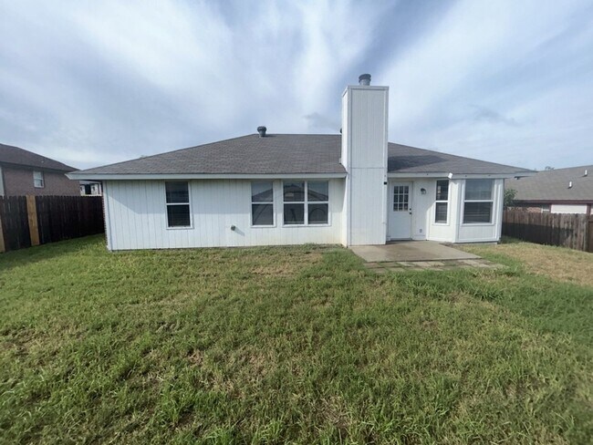 Building Photo - 2505 Southwood Dr