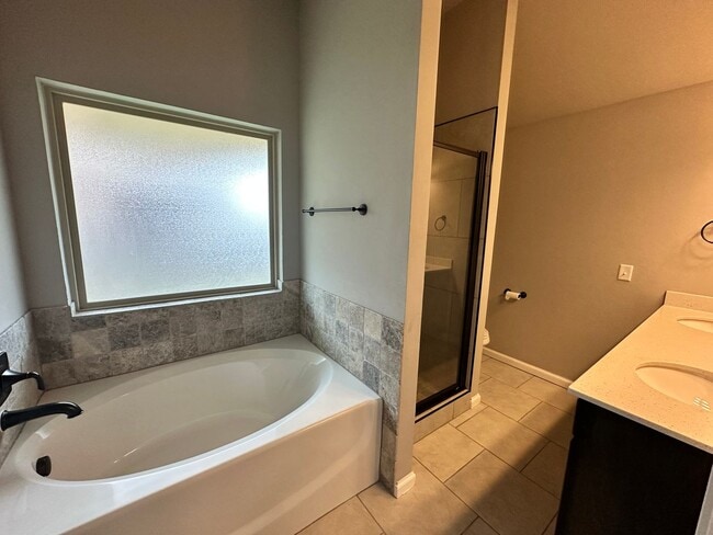 Building Photo - 4 Bed, 2 Bath Home for Rent in Edmond (Dee...