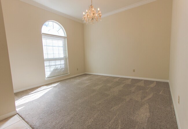 Building Photo - 4404 SW 91st Dr