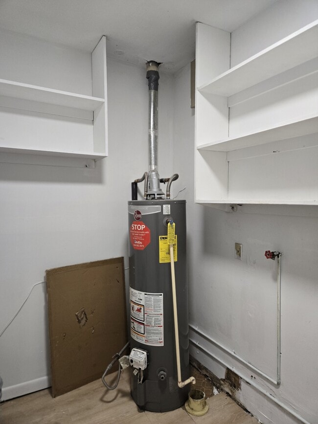 Building Photo - 1219 N Harding Ave