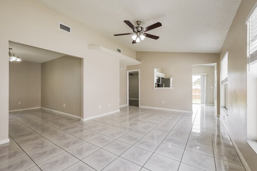 Building Photo - 9710 Red Clover Ave