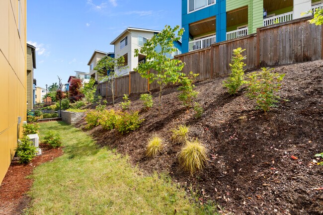 Building Photo - 9834-9811 11th Ave SW