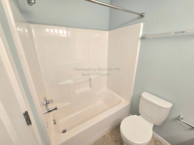 Building Photo - 17923 SW Niks Dr