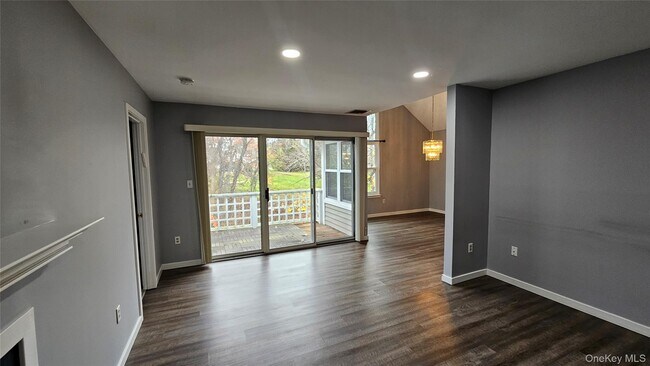 Building Photo - 806 Lenox Rd