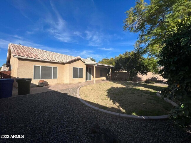 Building Photo - 721 E Jasper Dr