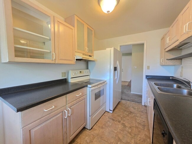 Building Photo - 710 S 44th St