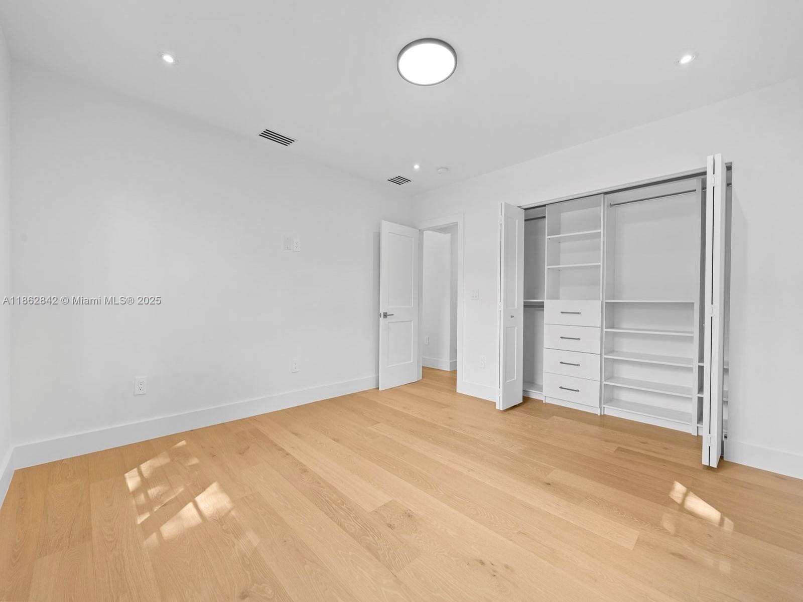 Building Photo - 39 Palermo Ave