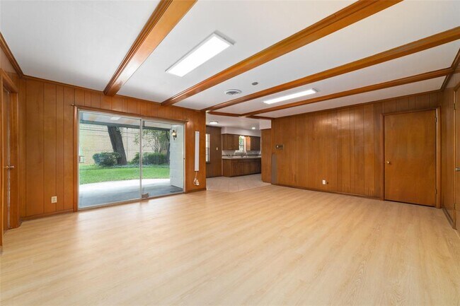 Building Photo - 7615 Barberton Dr