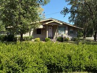 Building Photo - 3 bedroom 1.5 bath with 2-car garage