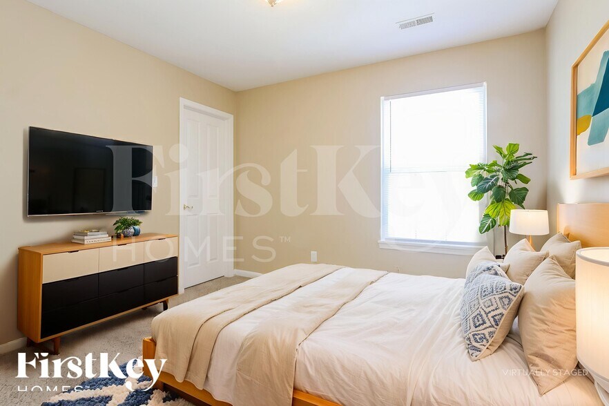 Building Photo - 728 Sweet Creek Dr