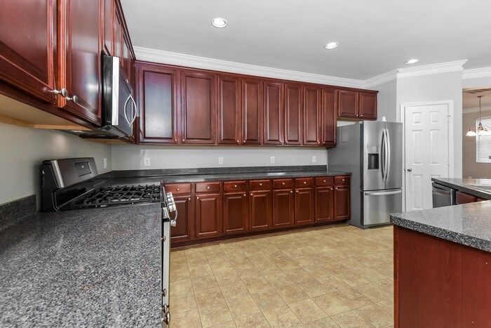 Building Photo - 2722 Groovers Lake Point