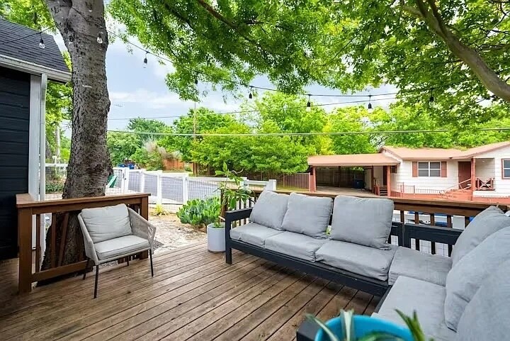 Front Porch - 800 Prospect Ave