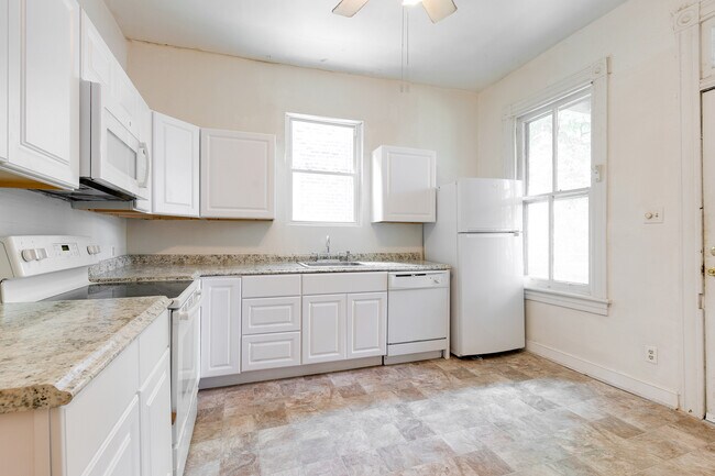 Building Photo - 2912 Ellwood Ave