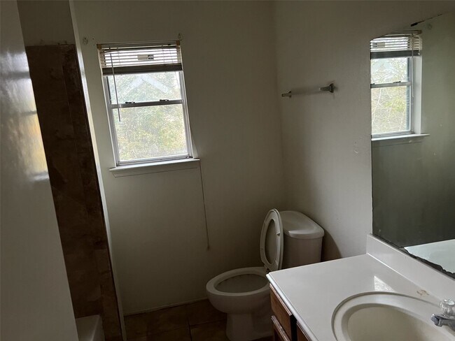 Building Photo - 5935 Sattler Park Dr