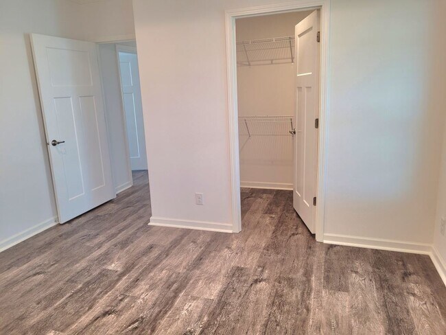 Building Photo - 6429 Forest Lake Dr