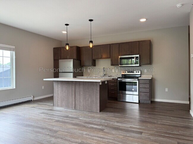 Building Photo - 600 8th St S