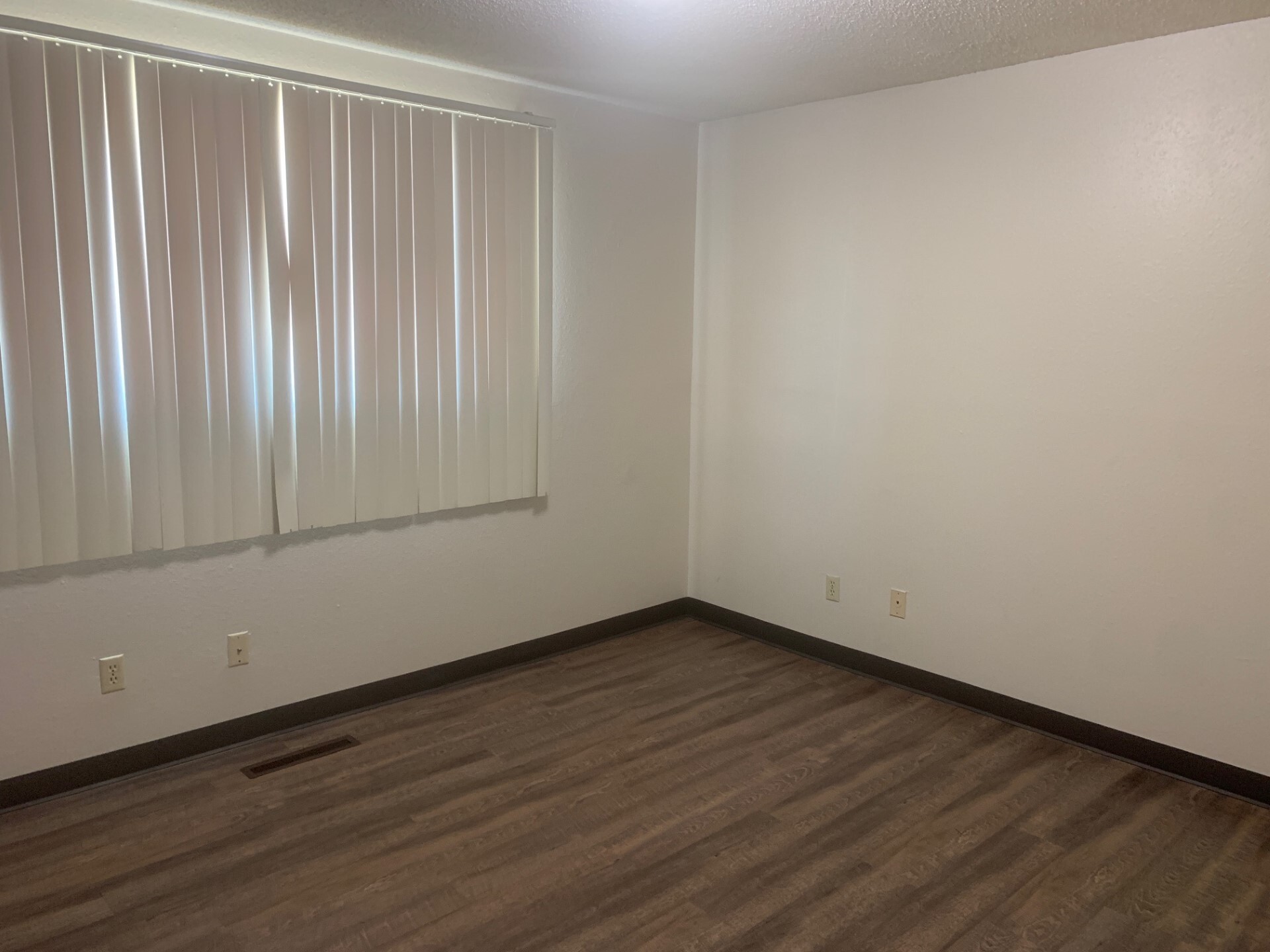 Building Photo - 1718 14th Ave W