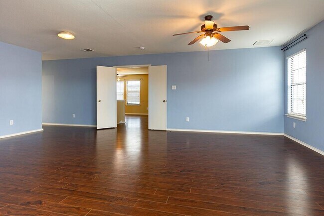 Building Photo - 211 Rim Rock Dr