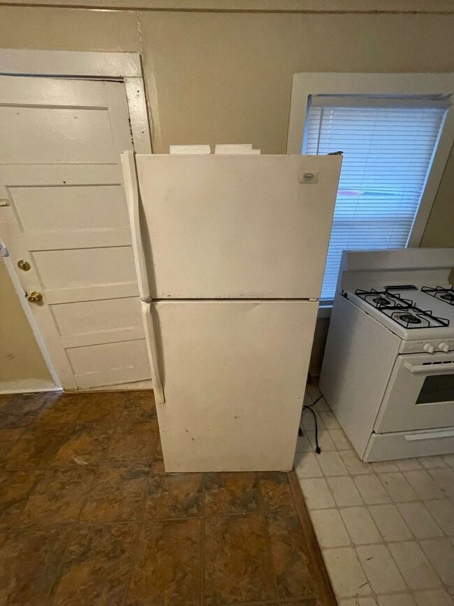 Building Photo - 1 bedroom near ACU
