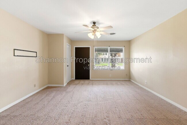 Building Photo - 8406 Highcrest Dr