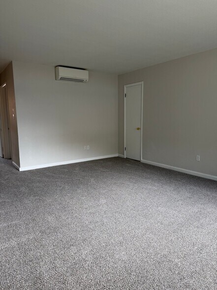 Building Photo - 2412 Azalea Garden Rd