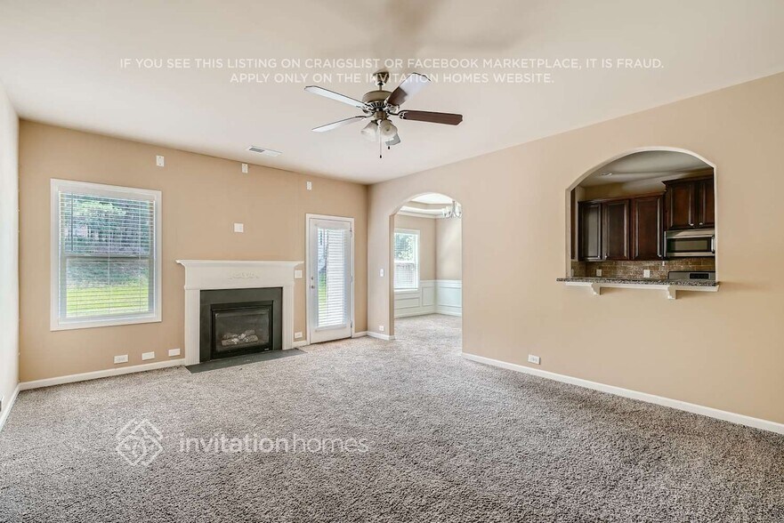 Building Photo - 3928 Lake Manor Way