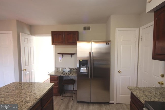 Building Photo - 6463 Honey Tree Ct