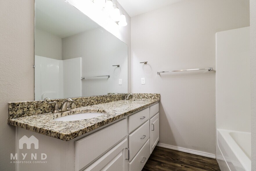 Building Photo - 2208 Ridge St