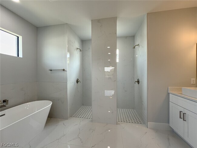 Building Photo - 417 Paddock St