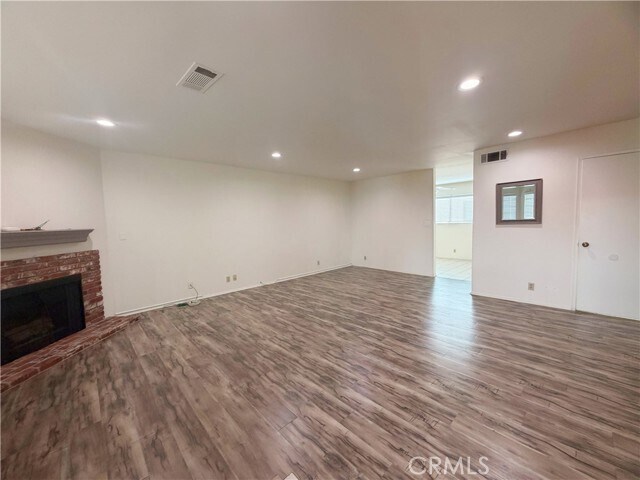 Building Photo - 2612 W Grand Ave