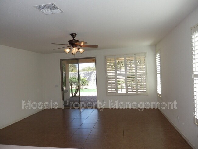 Building Photo - 3721 S Vineyard Ave