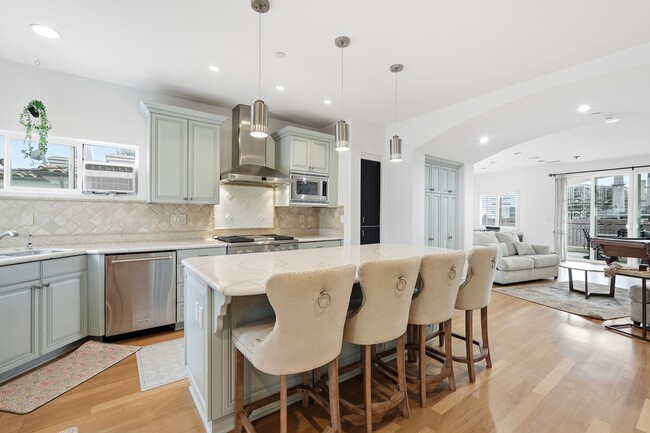 Building Photo - 424 N Broadway