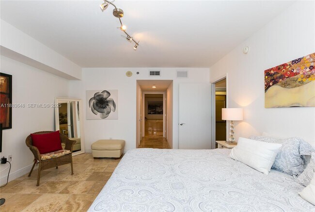 Building Photo - 1830 S Ocean Dr