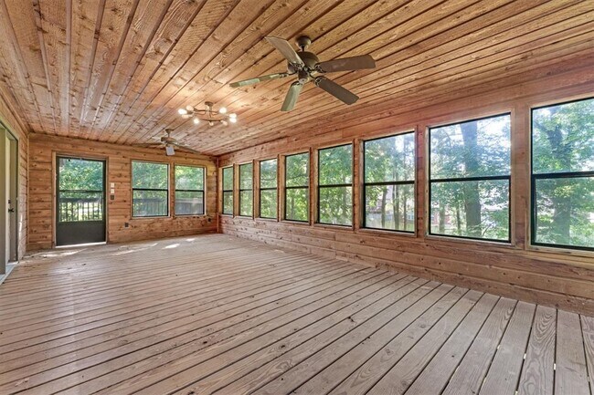 Building Photo - 3261 Eden Dr