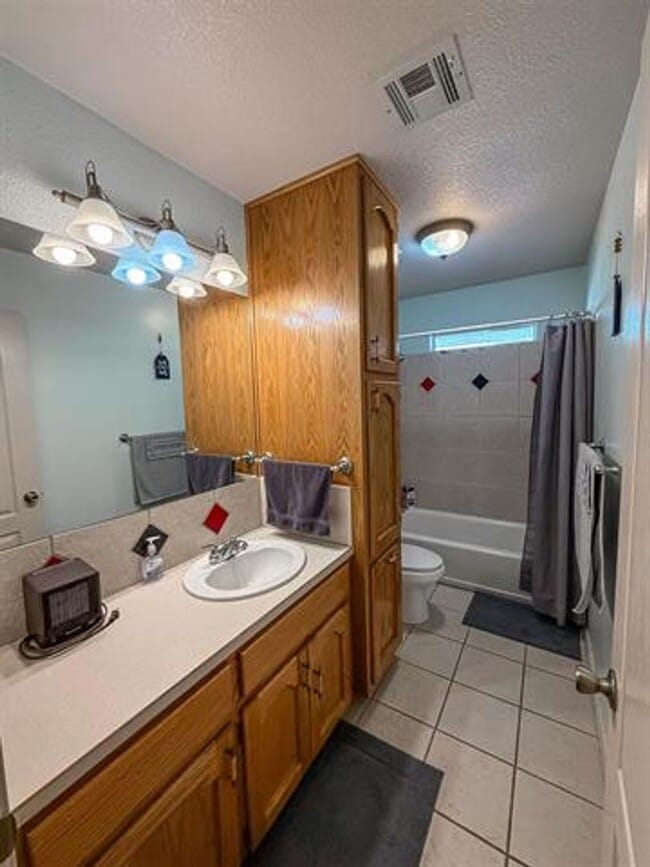 Building Photo - 2409 Saguaro Loop