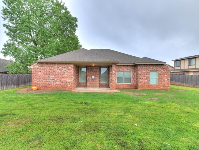 Building Photo - 4 Bedrooms/3Car/Edmond Schools -  Community Pool- Storm Shelter