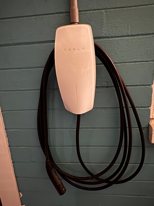 Building Photo - 7705 Poinsetta Ave