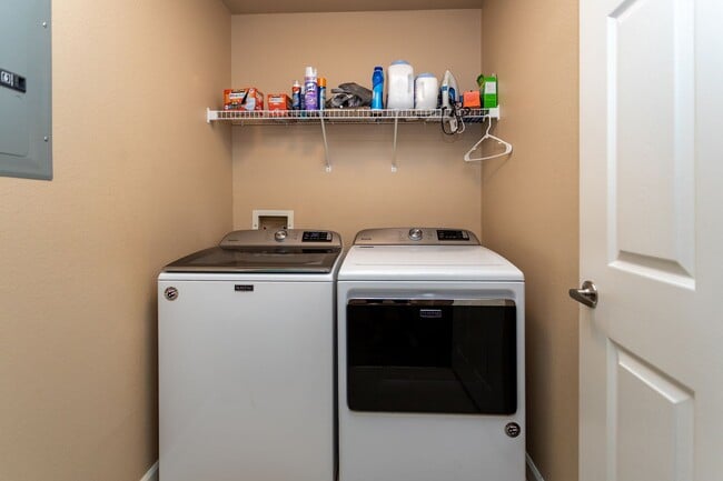 Building Photo - Beautiful upper-level condo in gated community!!!