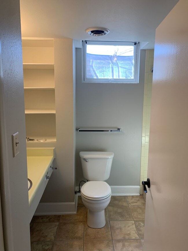 Building Photo - 2 BEDROOM, 2 BATHROOM, 2 BONUS ROOM SINGLE FAMILY HOME