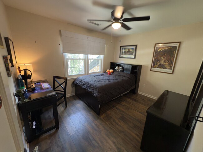 Building Photo - 989 Colonial Dr