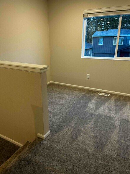 Building Photo - 160 NE Olympic Rdg