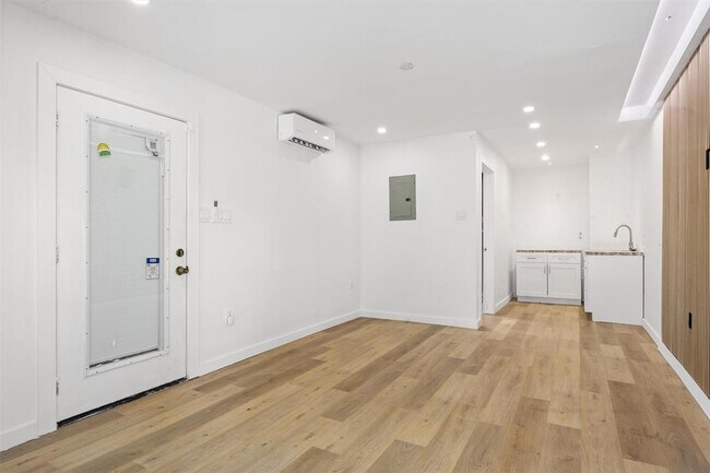Building Photo - 4512 W Village Ct