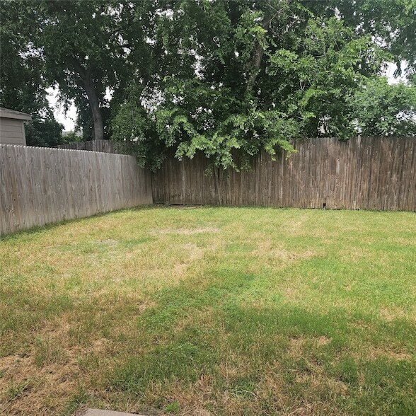 Building Photo - 10741 Traymore Dr
